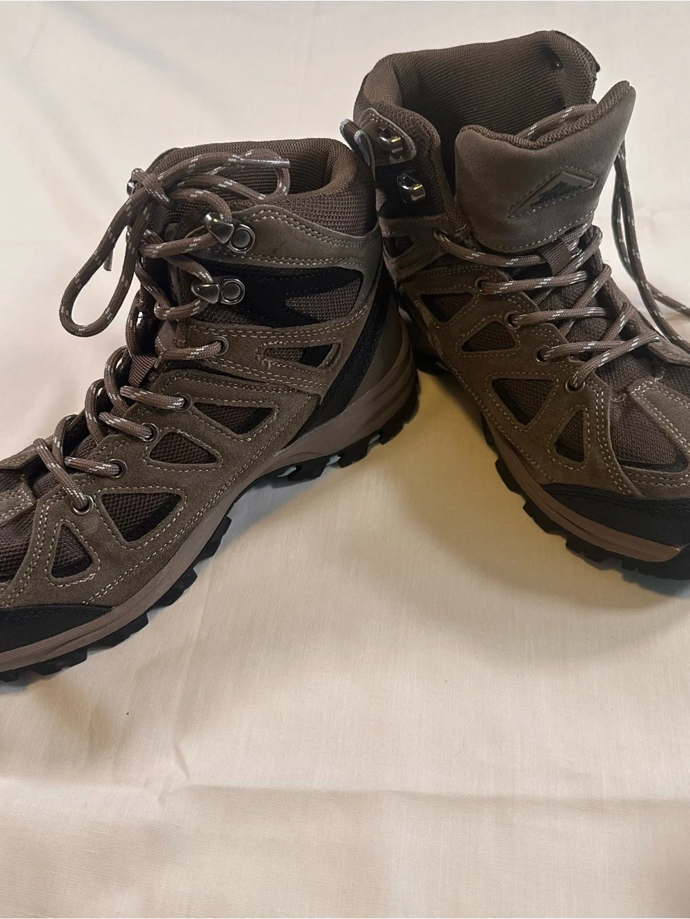 Women Brown Trail-Ready Hiking Boots - Supportive Lace-Up Design size 8